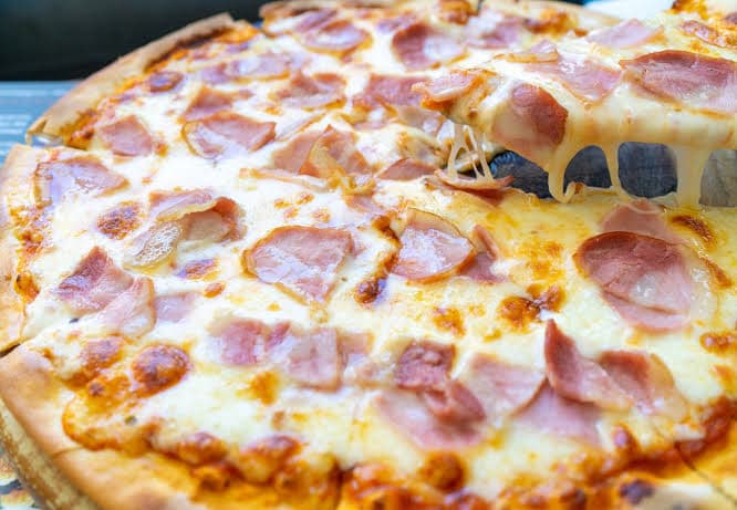 Pizza jamón y queso